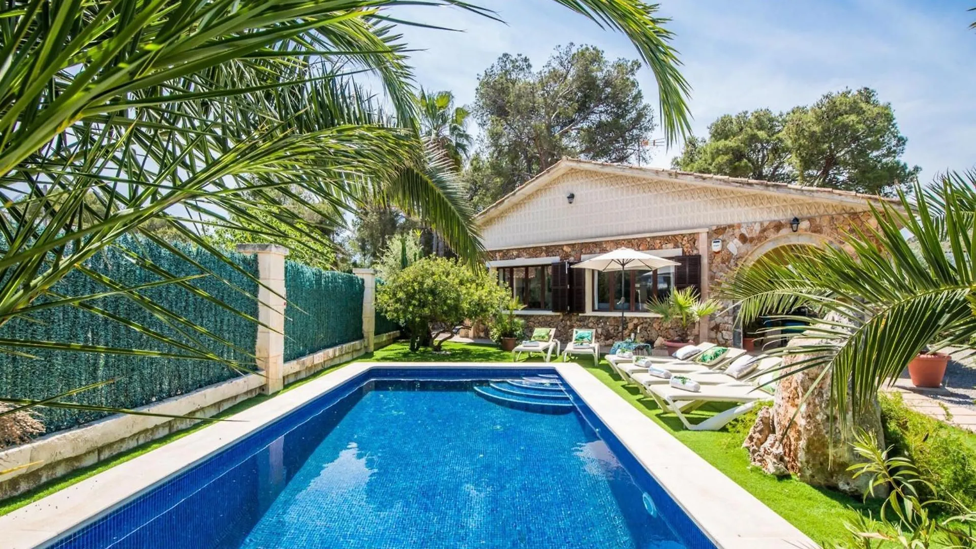 Holiday home Retreat In Alcudia With Lake View